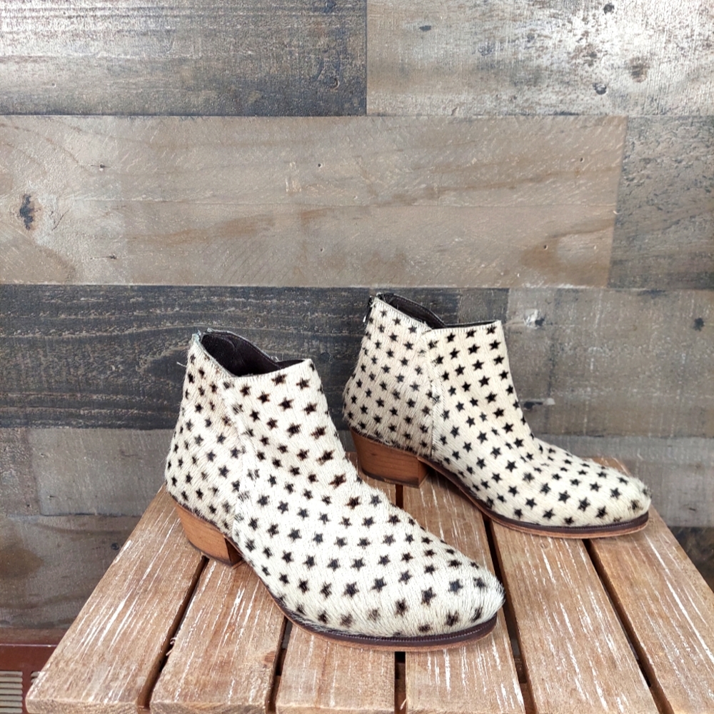 Baske California Leather Sole Faux Fur Stars Print Booties